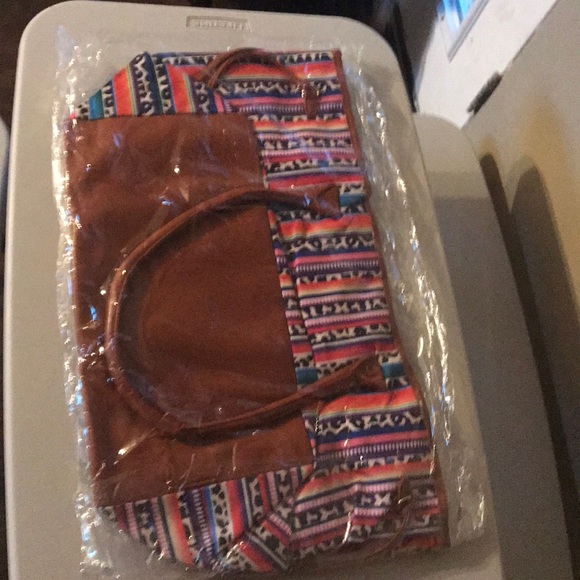 Serape Bag (NWOT) Comes in clear plastic cover. - Picture 7 of 7